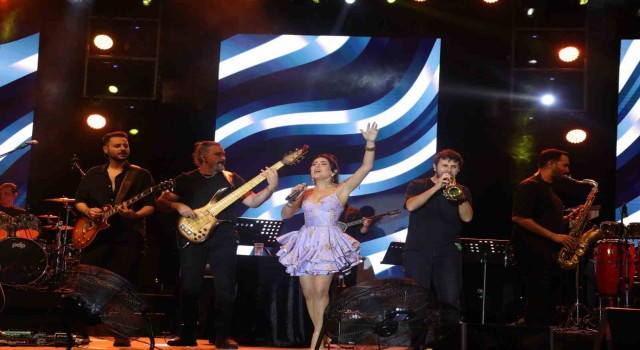 Melek Mosso 23 Nisanda Bolululara konser verdi