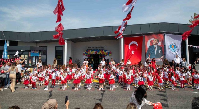 Mersinde 23 Nisan coşkusu kente yayıldı