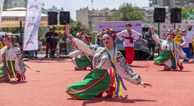 Mersinde düzenlenen Uluslararası Çocuk Festivali sürüyor