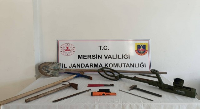 Mersinde kaçak kazı yapan 2 kişi yakalandı