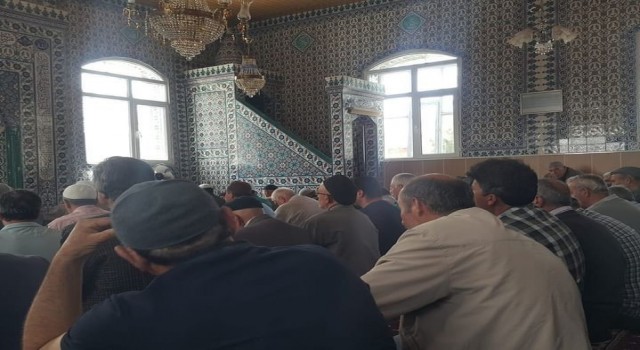 Mihalıççıkta 400 kişi yağmur duasına çıktı