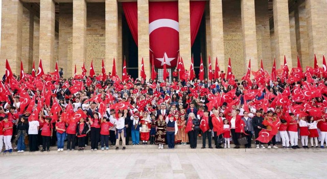 Milli Eğitim Bakanı Tekin, çocuklarla Anıtkabirde