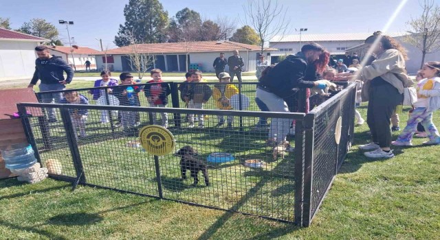 Miniklerden Sahipsiz Sokak Hayvanları Bakım ve Rehabilitasyon Merkezine ziyaret