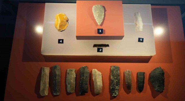 MÖ 5900lü yıllara ait volkanik cam kaya Samsun Müzesinde sergileniyor