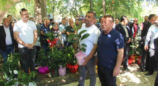 Mutta belediye başkanına gönderilen tebrik çiçekleri ihtiyaç sahiplerine yardıma dönüştü