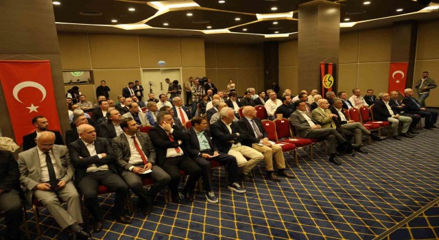 Nebi Hatipoğlu: “Eskişehirsporun muhakkak şirketleşmesi ve kurumsallaşması lazım”