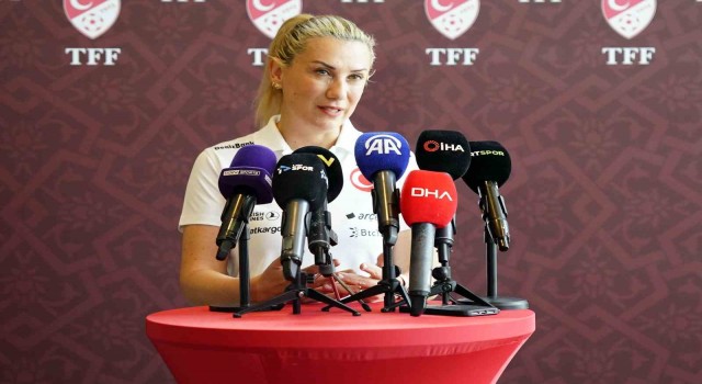 Necla Güngör Kıragası: “Kadın futbolunun gelişmesi için özveriyle çalışan oyuncularımız var”