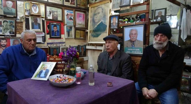 Ölüler Kıraathanesinde buruk bayramlaşma