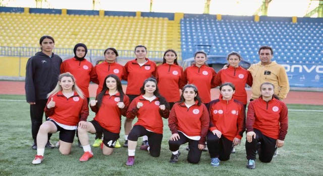 Önyargılara meydan okuyan Ağrının tek kadın futbol takımı zirveye yükseliyor