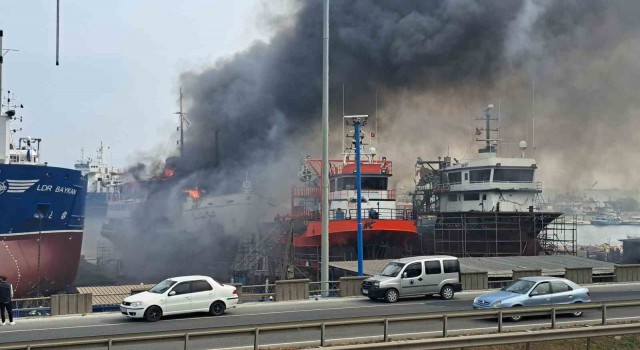 Orduda limanda tekne yangını: Söndürme çalışmaları sürüyor