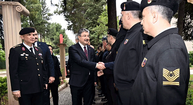 Osmaniye Valisi, Güvenlik Güçleriyle Bayramlaştı