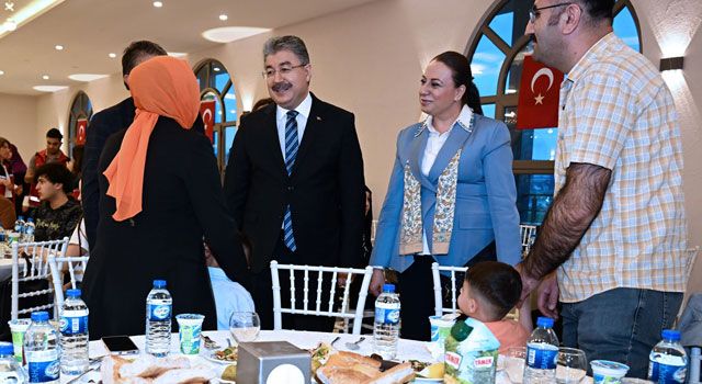 Osmaniye Valisi ve Eşi, Koruyucu Ailelerle İftarda Buluştu