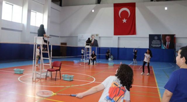 Osmaniye'de 23 Nisan Badminton Turnuvası Heyecanı Yaşandı