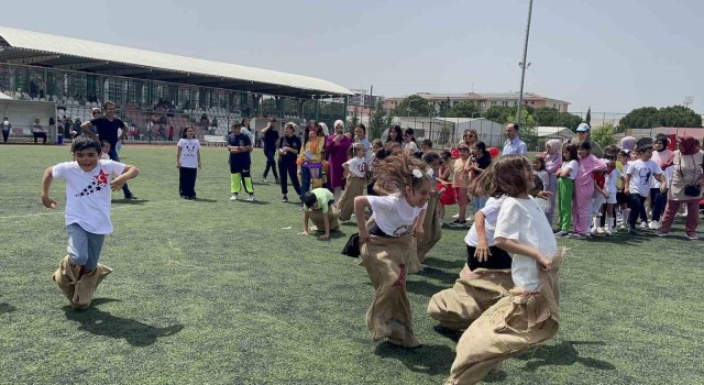 Osmaniyede depremzede çocuklar için 23 Nisan etkinliği düzenlendi