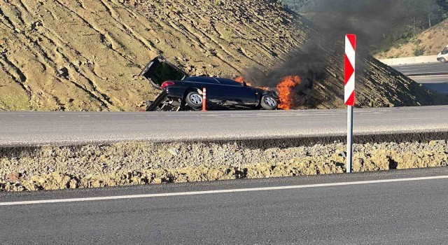 Osmaniyede kaza yapan otomobil yandı: 1 yaralı