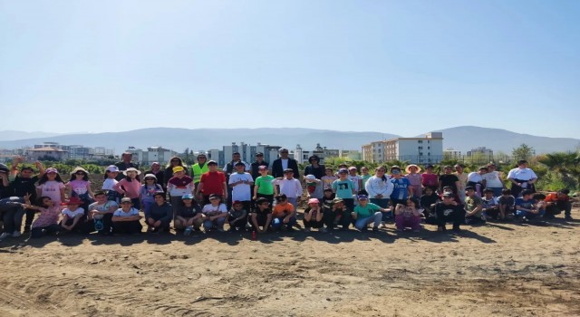 Osmaniyede “Okullarda Orman” projesinde öğrenciler 110 fidan dikti
