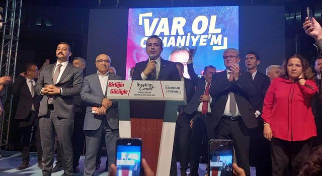Osmaniye'nin Yeni Belediye Başkanı İbrahim Çenet Mazbatasını Alıyor