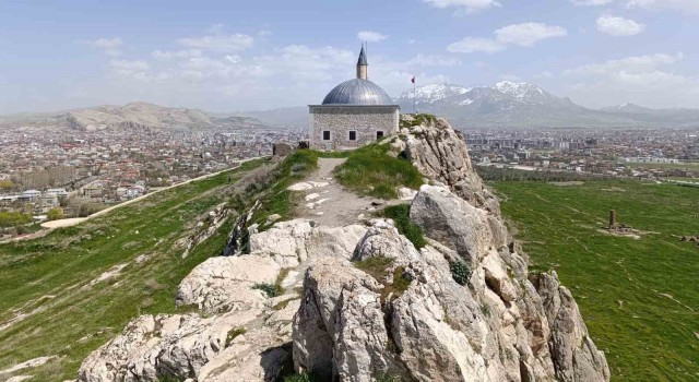 Osmanlının Vandaki sembolü yeniden ibadete açıldı