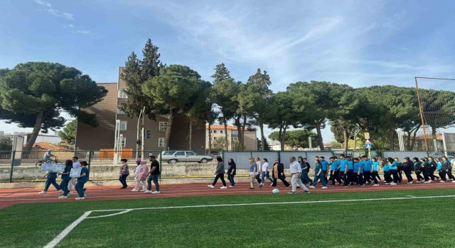 Otizme dikkat çekmek için yürüdüler