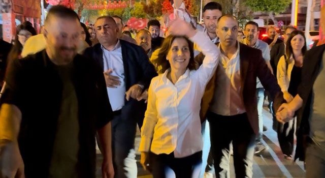 Oya Tekin, Seyhan'ın İlk Kadın Belediye Başkanı Oldu