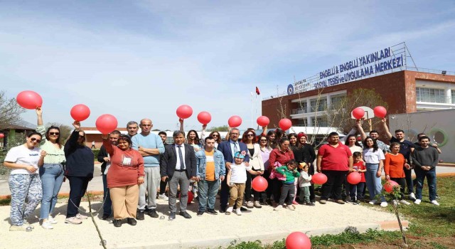 Özel bireyler ağaç dikip can suyunu verdi