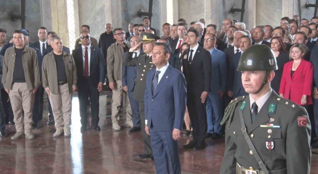 Özgür Özel, Anıtkabiri ziyaret etti