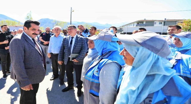 Pamukkale Belediye Başkanı Ali Rıza Ertemur personelle bayramlaştı