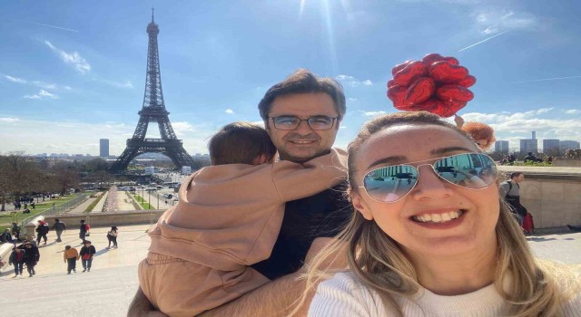 Parise tatile giden profesörün paraları, yabancı uyruklu şahsın ayakkabısından çıktı