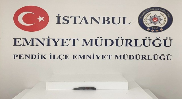 Pendikte yol ortasında bıçakla tehdit savuran minibüs şoförü yakalandı