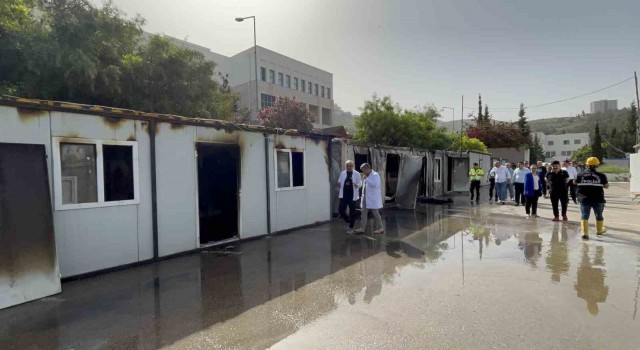 Poliklinik olarak kullanılan konteynerdeki yangını, o anları gören eczacı anlattı