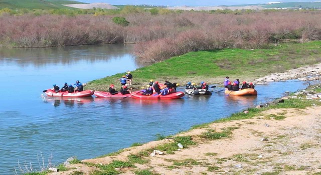 Rafting kampı için Bingöle geldiler