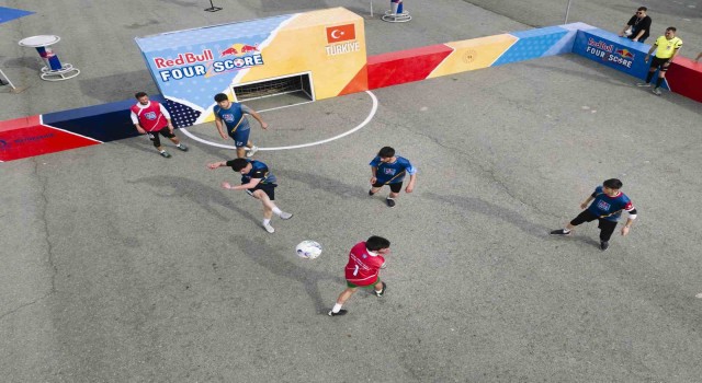 Red Bull Four 2 Scoreda kazanan Futbolun Çavuşları