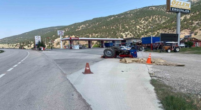 Reşadiyede traktör ters döndü: 1i ağır 3 yaralı