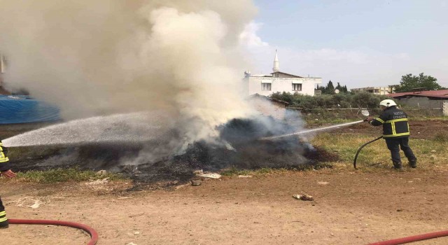 Reyhanlıda odunların bulunduğu alanda çıkan yangın söndürüldü