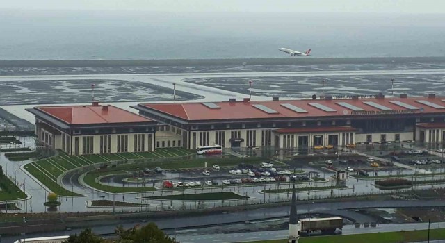 Rize-Artvin Havalimanını 3 ayda 239 bin 882 yolcu kullandı