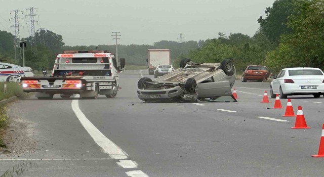 Sakaryada ciple çarpışan otomobil takla attı: 1 yaralı