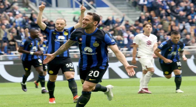 Şampiyon Inter, Torinoyu Hakan Çalhanoğlunun golleriyle mağlup etti