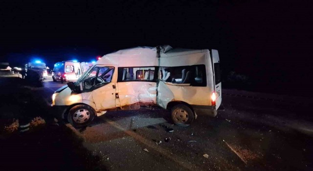 Samsunda yolcu otobüsü minibüsle çarpıştı: 1 ölü