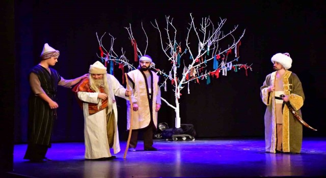 Şehir tiyatrosundan tarihi gösteri