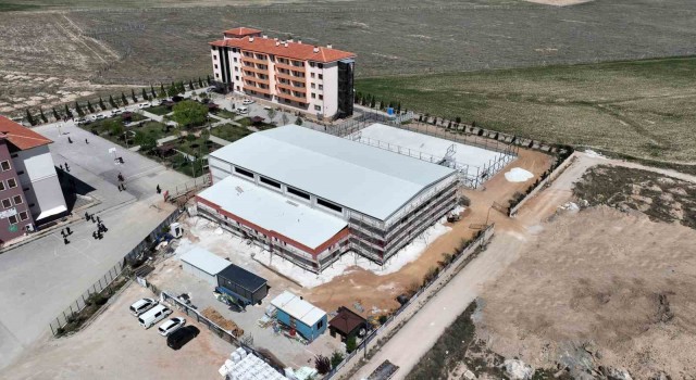 Selçuklu Belediyesinden eğitime kapalı spor salonu ve suni çim saha desteği