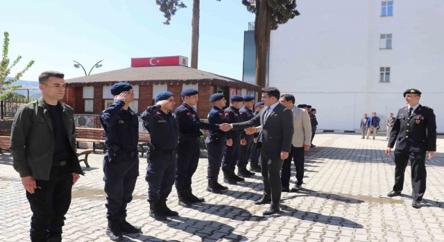 Selendide protokol vatandaşlarla bayramlaştı