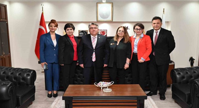 Sempozyum katılımcılarından Rektör Özölçere ziyaret