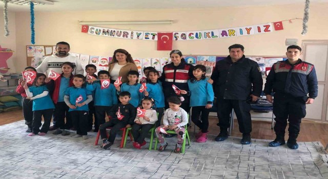 Serçin Mahallesindeki öğrencilere Jandarma tanıtıldı