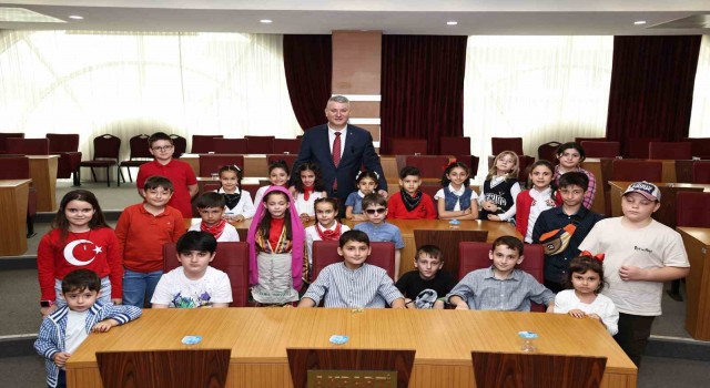 Serdivan Belediyesi Meclisinde söz hakkı çocukların