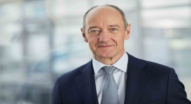Siemens AG, Başkan ve CEO Roland Buschun sözleşmesini 5 yıl süreyle uzattı