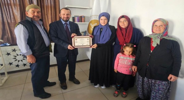 Simavda 3 kız öğrenci hafız oldu