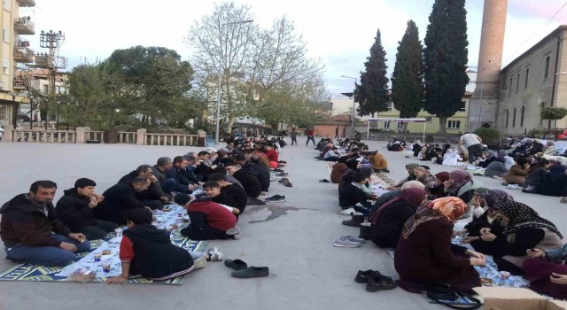 Sındırgıda geleneksel ümmet iftarı yapıldı