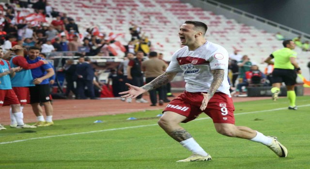 Sivassporlu Rey Manaj gol sayısını 22ye yükseltti