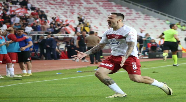 Sivassporlu Rey Manaj gol sayısını 22ye yükseltti