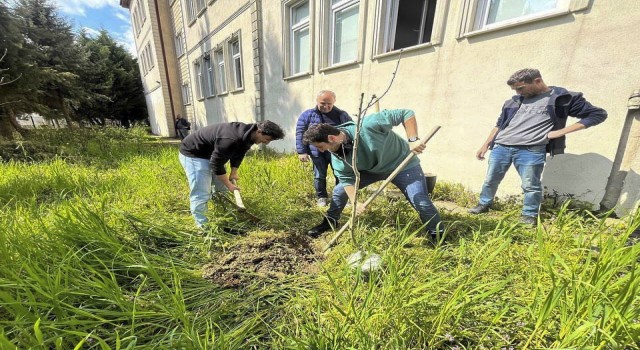 SUBÜ öğrencileri fidanları toprakla buluşturdu